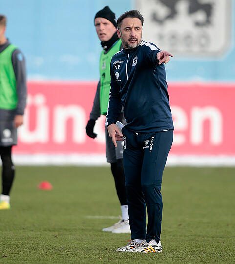 Der neue 1860-Trainer Vitor Pereira legt sich beim Trainingsauftakt der Löwen nach der Weihnachtspause mächtig ins Zeug. Die beeindruckenden Bilder des einsatzfreudigen Portugiesen...
