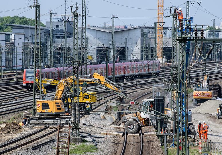 Die Bauarbeiten an der S-Bahn-Stammstrecke nahe der Donnersbergerbrücke laufen auf Hochtouren.