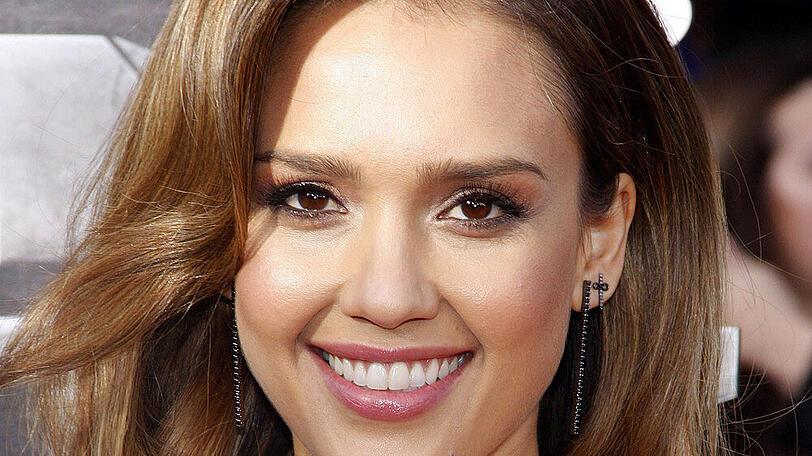 Bronzing: Schauspielerin Jessica Alba setzt auf die neue Färbetechnik