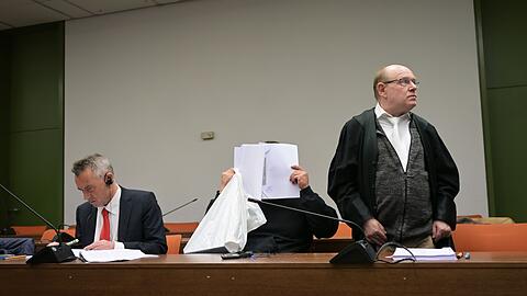 Der Mann ist wegen versuchten Mordes und Vergewaltigung angeklagt. (Archivbild)