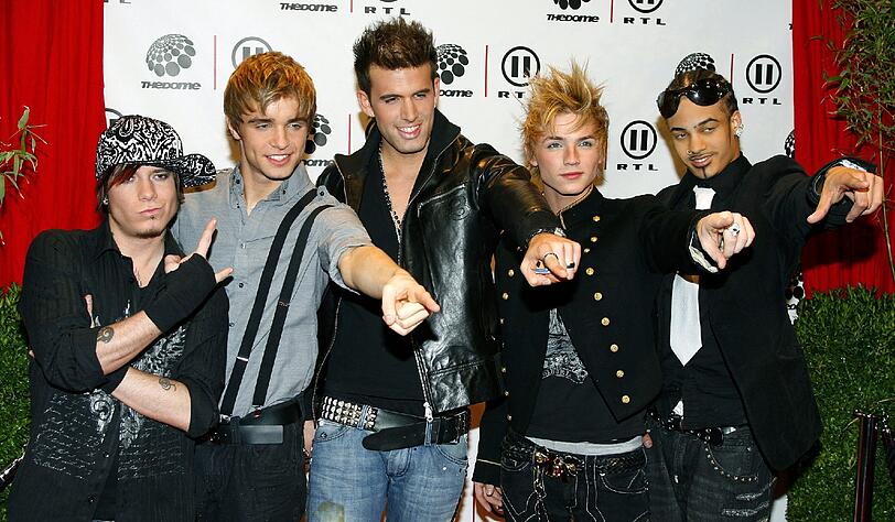 Sie ist wohl die internationalste aller Boybands: Zwei Deutsche, zwei Amerikaner und ein gebürtiger Engländer gehörten zur Gruppe US5, die durch die Fernsehshow «Big in America» bekannt wurde. Schon mit ihrer ersten Single «Maria» kletterten die Jungs 2005 in der deutschen Hitparade ganz nach oben. Nach zahlreichen Mitgliederwechseln und singendem Erfolg löste sich die Band 2009 auf.