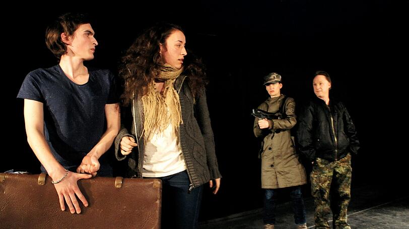 "Der Junge mit dem Koffer" ist ein musikalisches Theaterstück über Flucht und Emigration - auch für Kinder und Jugendliche.
