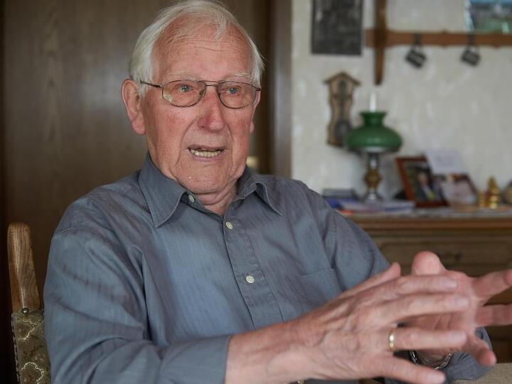 "Ich hatte 14 Wahlen, immer mit Gegenkandidaten, genau habe ich das gar nicht gezählt", sagt der 94-jährige Christdemokrat.
