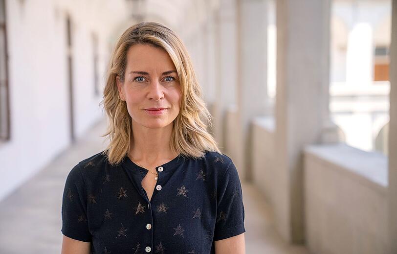 "Tagesthemen"-Moderatorin Jessy Wellmer fragt nach, wie das Beamtentum reformiert werden könnte. "Tagesthemen"-Moderatorin Jessy Wellmer fragt nach, wie das Beamtentum reformiert werden könnte.