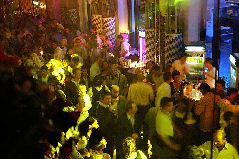 So voll wie ein Festzelt &ndash; aber hier wird die Party nach 23 Uhr erst richtig heiß. Für Stärkung sorgt die raffinierte Wiesnkarte.