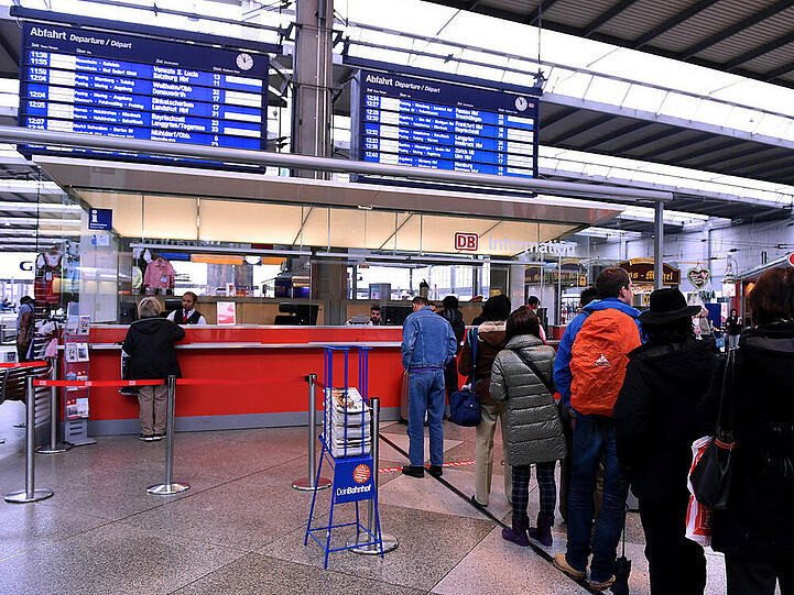 Alternativen zur Bahn: Mit diesen Apps umgehen Sie lange Warteschlangen- und -zeiten am Bahnhof