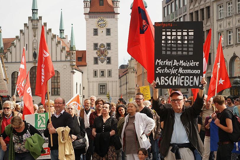 Gegen Asylrechtsverschäfungen - für offene Grenzen: Bilder von der Demo am Samstag.