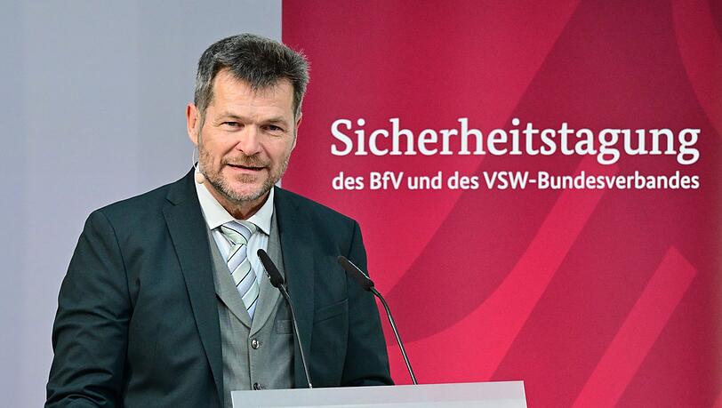 "Die Dynamik der Bedrohungen erforderte schnellere Fortschritte", sagt der Pr&auml;sident des Verbandes f&uuml;r Sicherheit in der Wirtschaft, Johannes Str&uuml;mpfel.