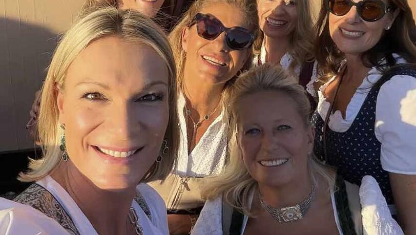 Maria Riesch feiert mit Freundinnen einen gemütlichen Nachmittag auf dem Oktoberfest. Maria Riesch feiert mit Freundinnen einen gemütlichen Nachmittag auf dem Oktoberfest.