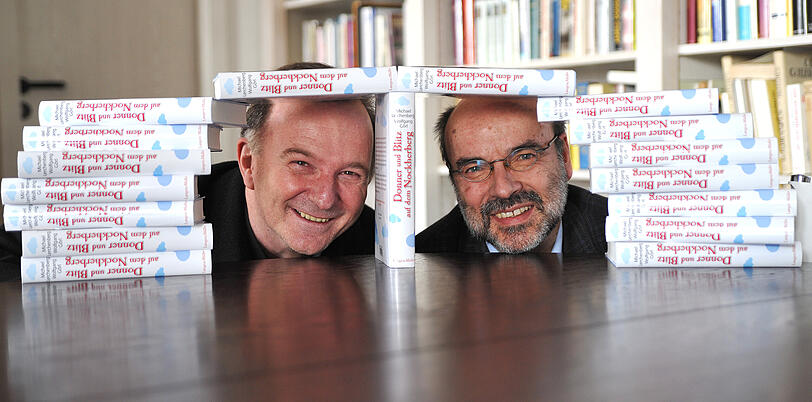 Für ihr Buch gehen Kabarettist Michael Lerchenberg (l.) und der Journalist Wolfgang Görl in die Knie: &bdquo;Es ist keine Abrechnung mit dem Nockherberg.&ldquo; Wir zeigen nochmal einen Rückblick auf das Singspiel 2010...