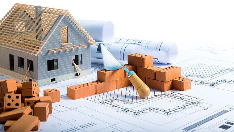 Live Baustelle auf der IHM 2019: Beteiligt am Bau sind Zimmerer, Maurer, Dachdecker, Schreiner und Gerüstbauer sowie ein Architekt für die Bauzeitplanung.