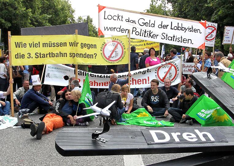 Die Gegner der Startbahn werden am 29. Oktober auf dem Marienplatz demonstrieren.