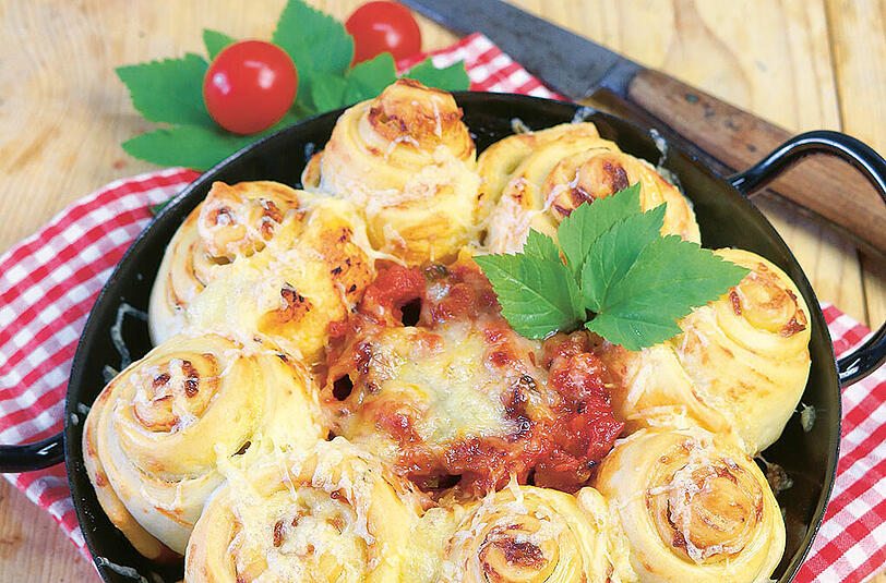 Pikanter Rosenkuchen: Ein Rezept aus dem Buch "Bayerisch Veggie".