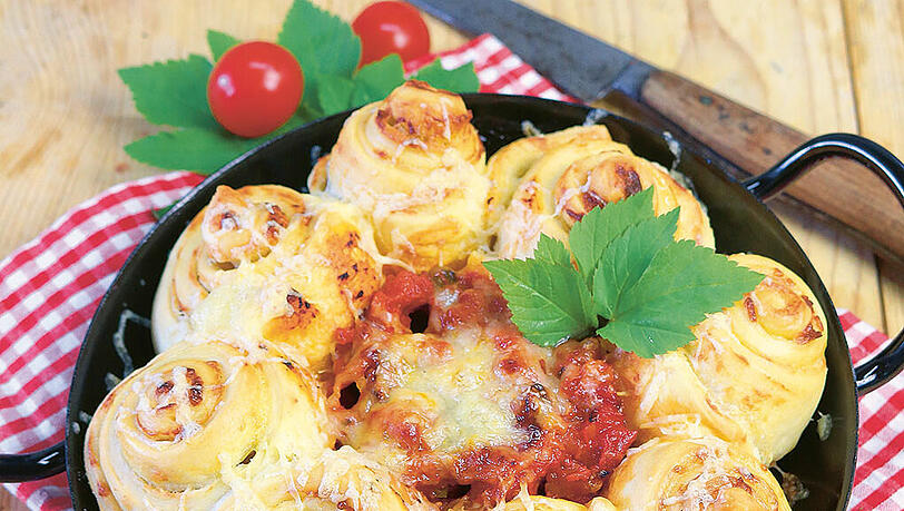 Pikanter Rosenkuchen: Ein Rezept aus dem Buch "Bayerisch Veggie".