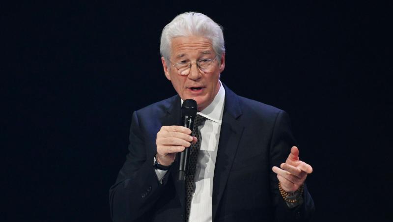 Richard Gere mischt sich ein. Richard Gere mischt sich ein.