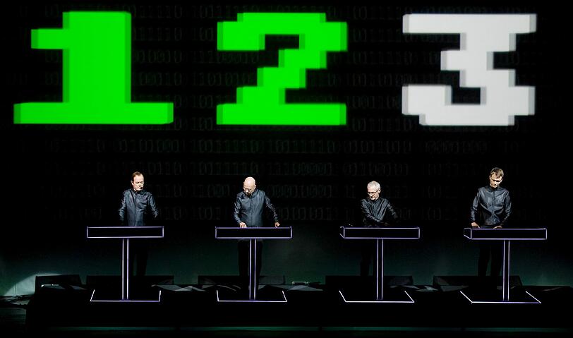 Mit ihren alten Hits "Das Model" oder "Autobahn" kann die 1970 gegründete Band Kraftwerk nach wie vor ihre Fans begeistern. Eine 3D-Show tut dabei ihr Übriges.