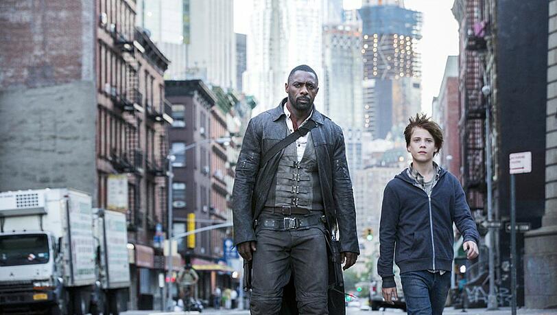 Der Junge Jake Chambers (Tom Taylor, rechts) und der Revolvermann Roland (Idris Elba) begeben sich auf die Jagd nach dem Zauberer.