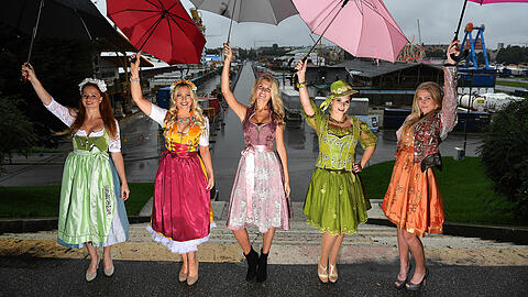 Damit das Dirndl auch in der nächsten Saison wieder frisch ist, sollte man es fachgerecht waschen und pflegen.