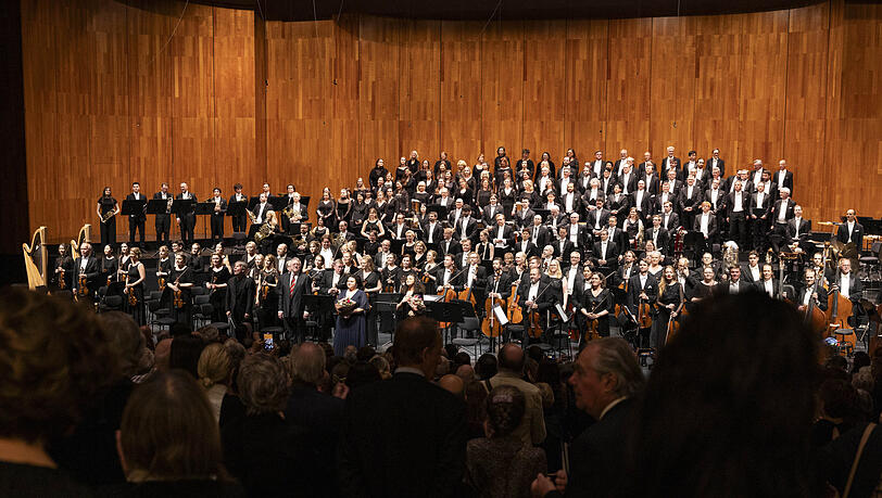 Mahlers Zweite mit dem BR-Chor im Großen Festspielhaus. Mahlers Zweite mit dem BR-Chor im Großen Festspielhaus.
