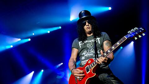 Für viele Fans war sein Konzert in München ein kleiner, nostalgischer Ausflug in die Vergangenheit: Slash spielte vor ausverkauftem Haus im Zenith.