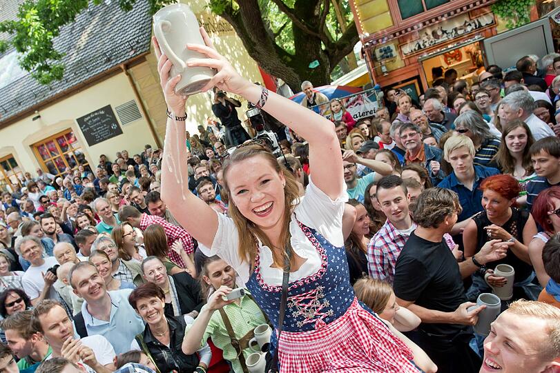Bilder vom Eröffnungstag des Erlanger Bergkirchweih!