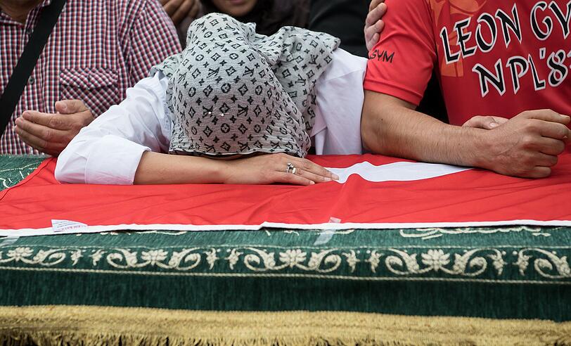 In der Trauer vereint: Die türkisch-islamische Gemeinde hat der Opfer des OEZ-Amokläufers gedacht - die Bilder.