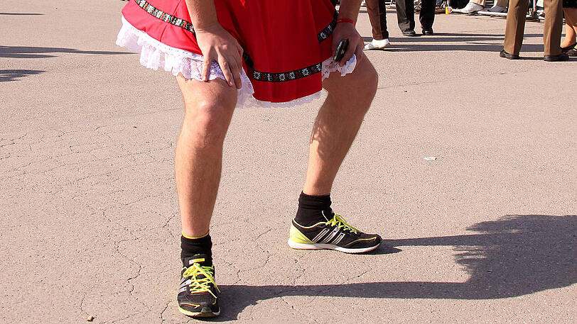 Der unbekannte Exhibitionist hatte ein Dirndl an. (Archivbild)