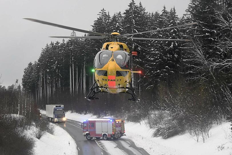 Am Sonntagnachmittag sind mehrere Autos auf der Ortsumfahrung Höhenkirchen miteinander kollidiert. Zwei Notärzte und ein Rettungshubschrauber waren im Einsatz.