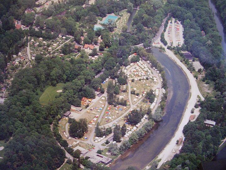 Der Campingplatz in Thalkirchen: Die Lage direkt an der Isar ist fantastisch - aber über die marode Ausstattung klagen viele Gäste.