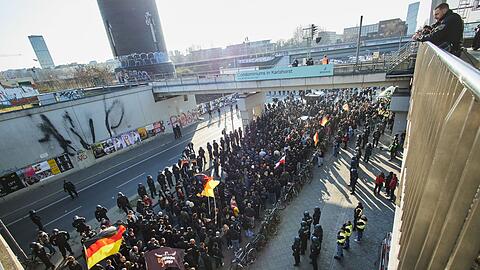 Demonstrationen von Rechtsextremisten waren zuletzt häufiger von Gegendemonstrationen begleitet. (Archivfoto)