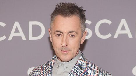 Alan Cumming bricht das Schweigen.