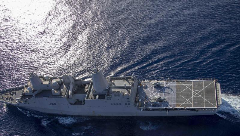 Die "USS Arlington" im Atlantik. Die "USS Arlington" im Atlantik.