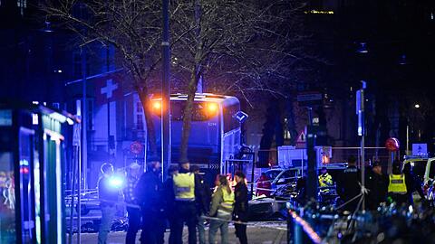 Die Einsatzkr&auml;fte waren mit einem Gro&szlig;aufgebot vor Ort.