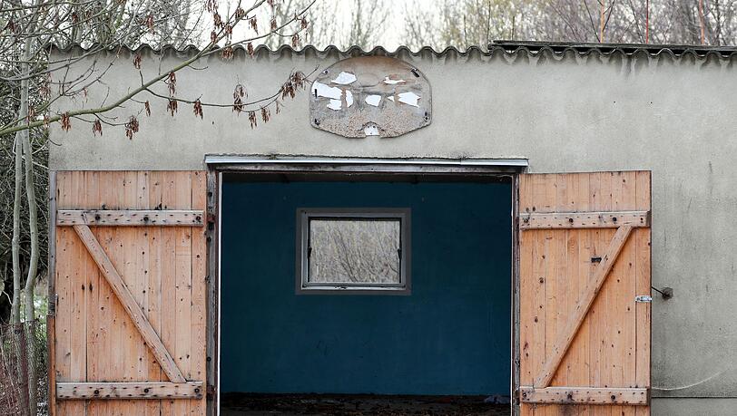 Die Garage bleibt leer: Wer auf falsche Auto-Inserate reinfällt, bekommt kein Fahrzeug - aber auch kein Geld zurück. (Symbolbild) Die Garage bleibt leer: Wer auf falsche Auto-Inserate reinfällt, bekommt kein Fahrzeug - aber auch kein Geld zurück. (Symbolbild)