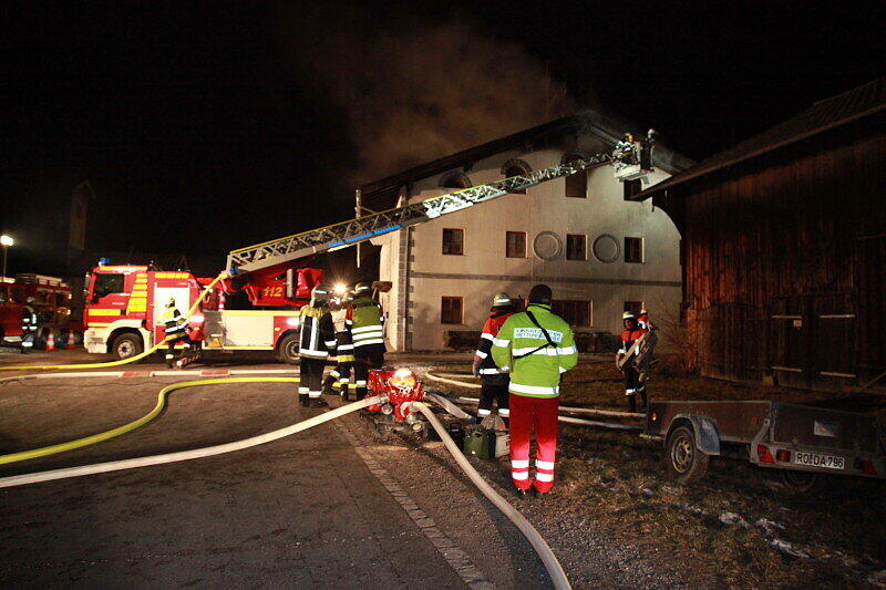 Brand in Schechen: Ein Dachstuhl ist völlig ausgebrannt. Hier die Bilder...