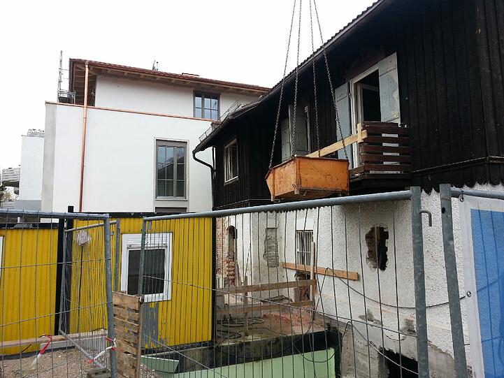 Die kuriose Baustelle Ecke Gerner Straße/Klugstraße. Foto: Strasser