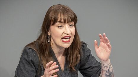 Heidi Reichinnek (Linke) wirft der Koalition L&uuml;gen vor.