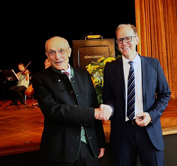 Alter und neuer Chef: Alexander Freitag (l.) übergibt an Bernd Rosenbusch.