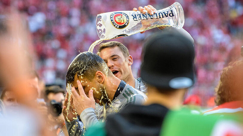 Da ist er wieder, Manuel Neuer. Diesmal trifft es Sven Ulreich.