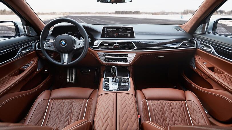 Standesgemäß: Der Innenraum des BMW 7ers verwöhnt mit gediegenem Luxus und erstklassiger Verarbeitung.