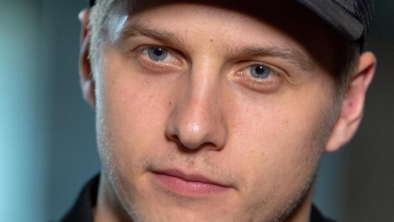 Dominik Kahun, Eishockeyspieler, schaut in die Kamera. Foto: Monika Skolimowska/zb/dpa Dominik Kahun, Eishockeyspieler, schaut in die Kamera. Foto: Monika Skolimowska/zb/dpa