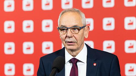 IG-BCE-Chef Michael Vassiliadis warnt vor einem Kahlschlag, etwa in der Chemieindustrie (Archivbild)