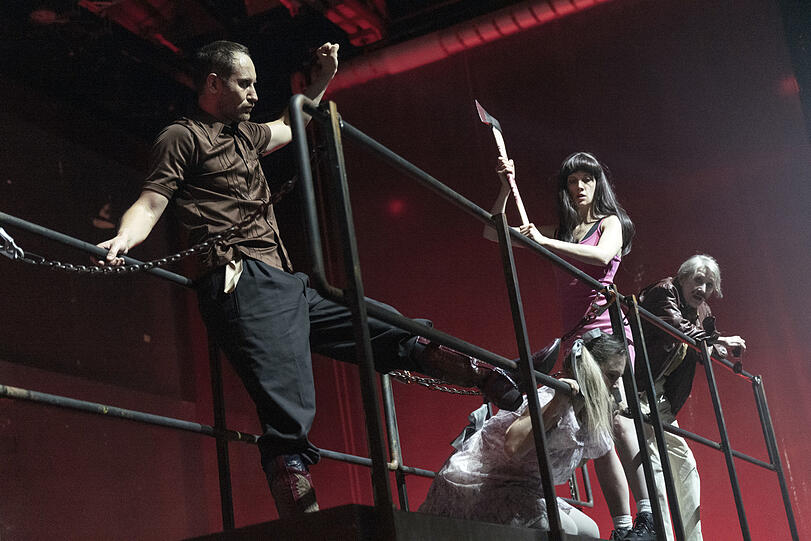 Sebastian Zimmler, Julia Riedler, Barbara Nüsse in der "Orestie"