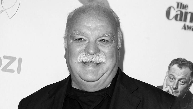 Richard Riehle wirkte in seiner Karriere an mehr als 400 Film- und Fernsehproduktionen mit. Richard Riehle wirkte in seiner Karriere an mehr als 400 Film- und Fernsehproduktionen mit.