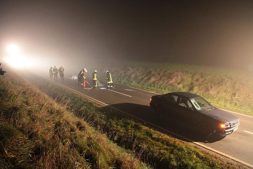 Nach dem tragischen Unfall verstirbt der 27- jährige Fußgänger noch am Unfallsort