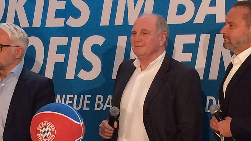 "Sehr angetan": Bayern-Präsident Uli Hoeneß am Freitag bei der Präsentation des neuen Premiumpartners.
