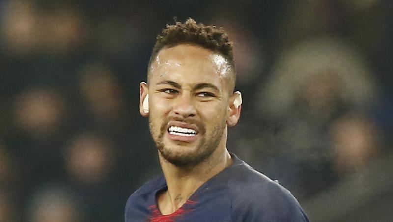 PSG-Star Neymar hatte sich erneut am rechten Fuß verletzt. PSG-Star Neymar hatte sich erneut am rechten Fuß verletzt.