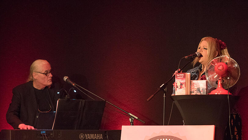 Tine Wittler auf der Bühne im Jahr 2018. Tine Wittler auf der Bühne im Jahr 2018.