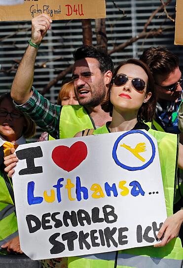 So streiken die Lufthansa-Mitarbeiter. Seit Dienstag herrscht Ausnahmezustand an den deutschen Großflughäfen.