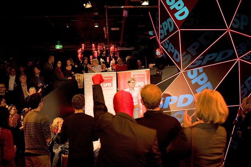 Die Stimmung ist gut bei der SPD-Wahlparty.
